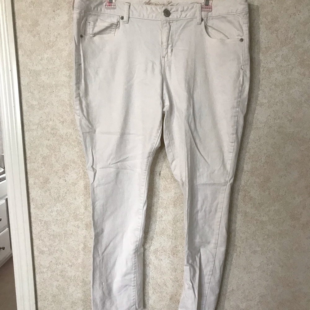 American Eagle White Jeans